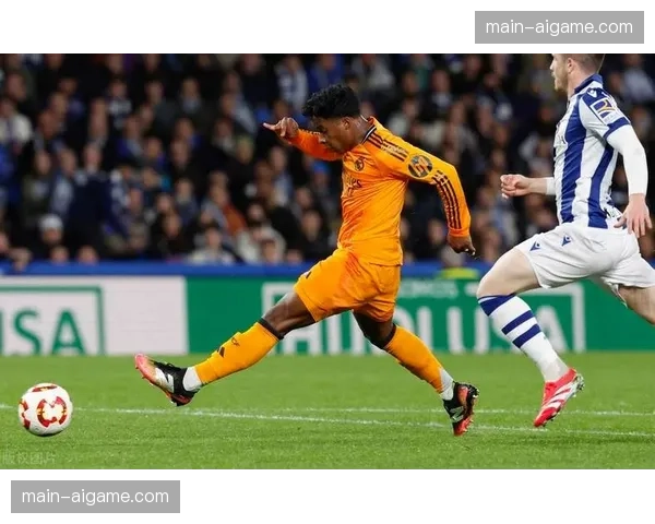 马竞对阵巴萨，朱利亚诺·西蒙尼第39分钟接科克直塞球突入禁区低射破门